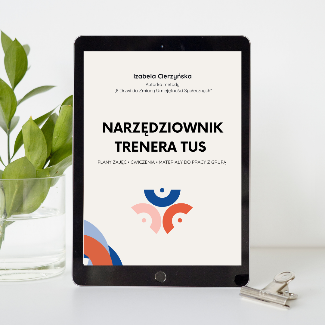 Okładka publikacji Narzędziownik Trenera TUS – plany zajęć, ćwiczenia i materiały do pracy z grupą